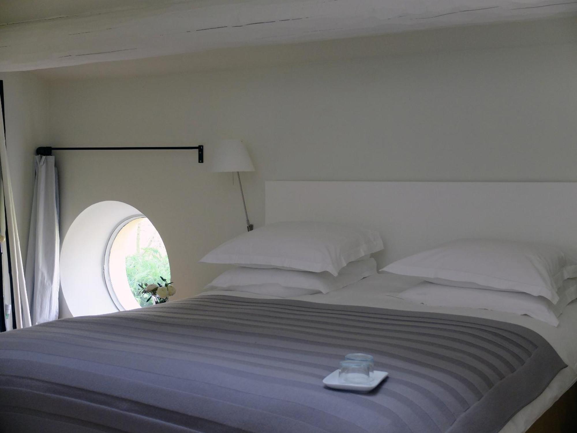Mas Des Songes Hotel Monteux Room photo